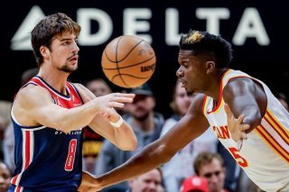 Capela (à droite) et les Hawks ont cueilli mercredi leur 3e succès de suite KEYSTONE/EPA/ERIK S. LESSER